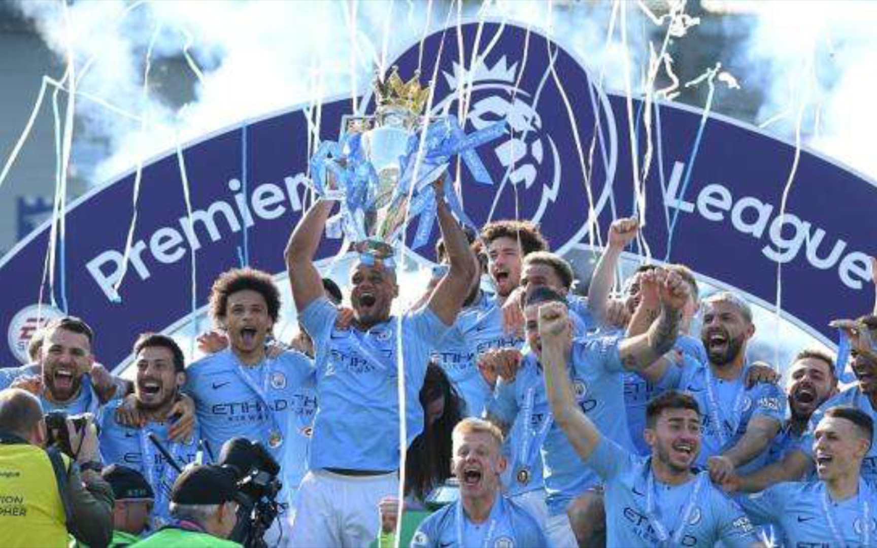 豪门的目光 豪门的目光